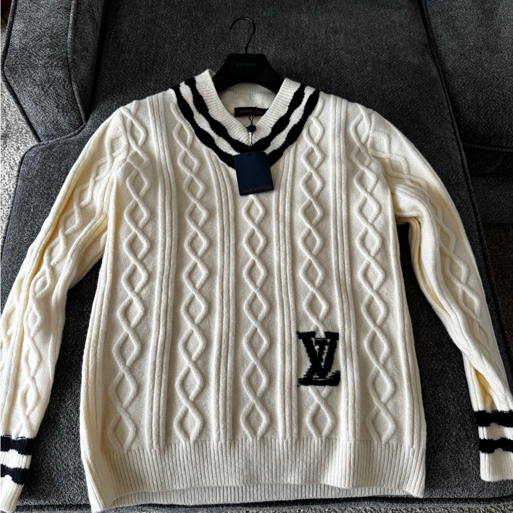 Louis Vuitton Cable Knit V-Neck Pullover Sweater Size (Large)